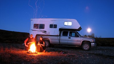 Lagerfeuer im Mondlicht